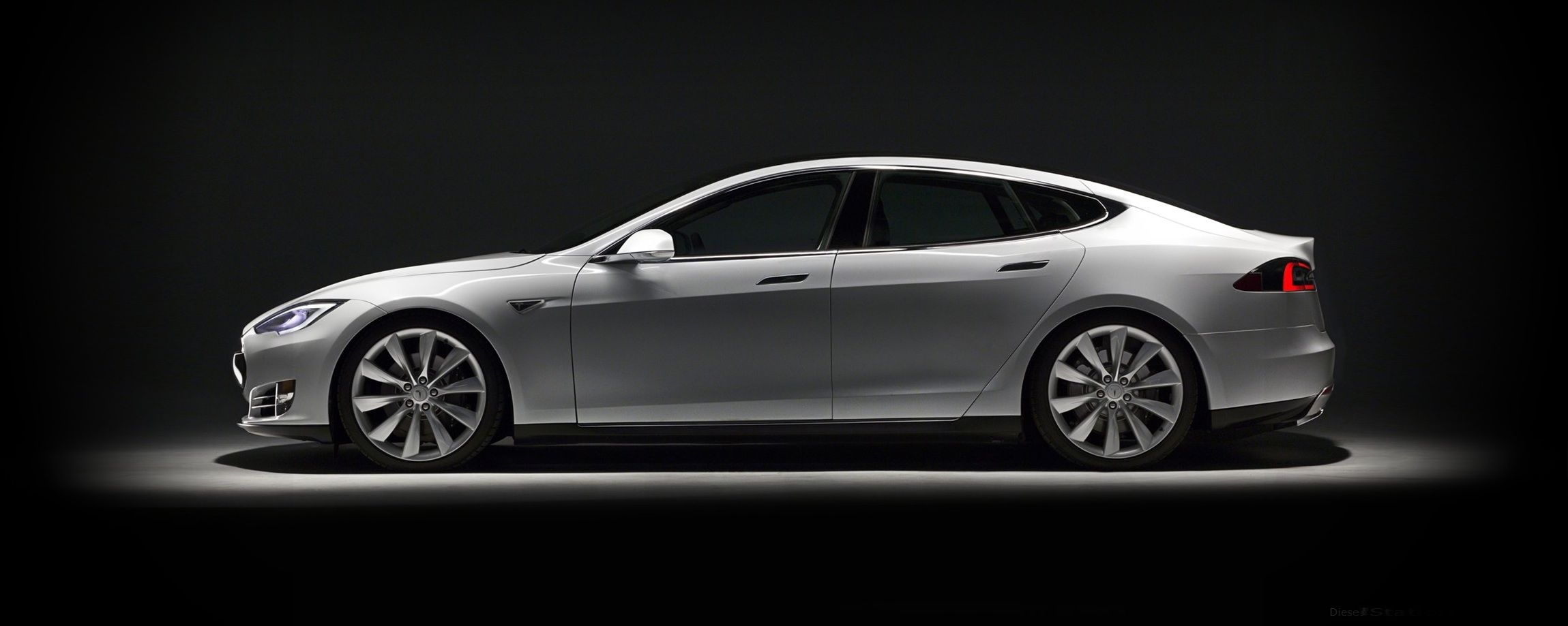 tesla_2k_cropped